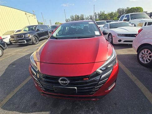 Used 2025 Nissan Versa SR FWD image 5