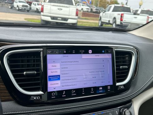 Used 2022 Chrysler Pacifica Limited image 51