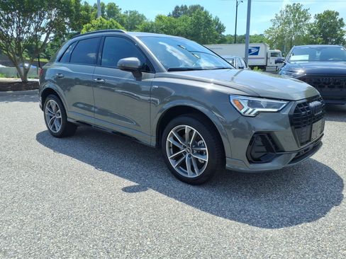 Used 2025 Audi Q3 2.0T Premium w/ Convenience Package AWD/4WD image 4