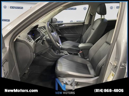 Used 2023 Volkswagen Tiguan SE w/ Panoramic Sunroof Package AWD/4WD image 9