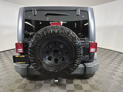 Used 2018 Jeep Wrangler Sport AWD/4WD image 3
