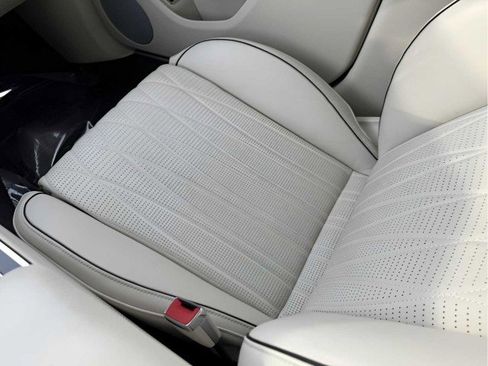 Used 2022 Bentley Flying Spur W12 image 59