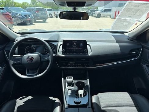 Used 2025 Nissan Rogue SV AWD/4WD image 26