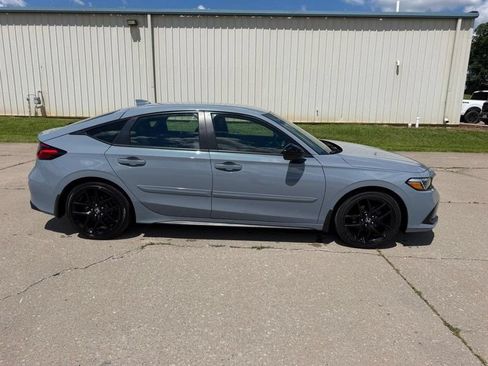 Used 2023 Honda Civic Sport image 2