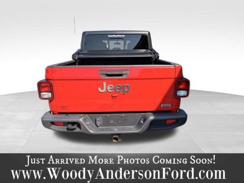 Used 2023 Jeep Gladiator Overland AWD/4WD image 6