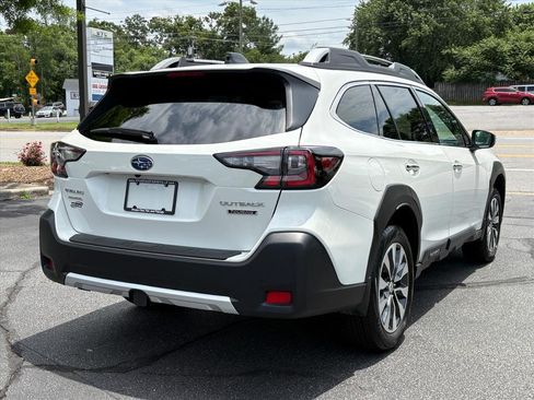 Used 2024 Subaru Outback Touring AWD/4WD image 5