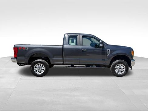 Used 2017 Ford F250 XL w/ STX Appearance Package AWD/4WD image 2
