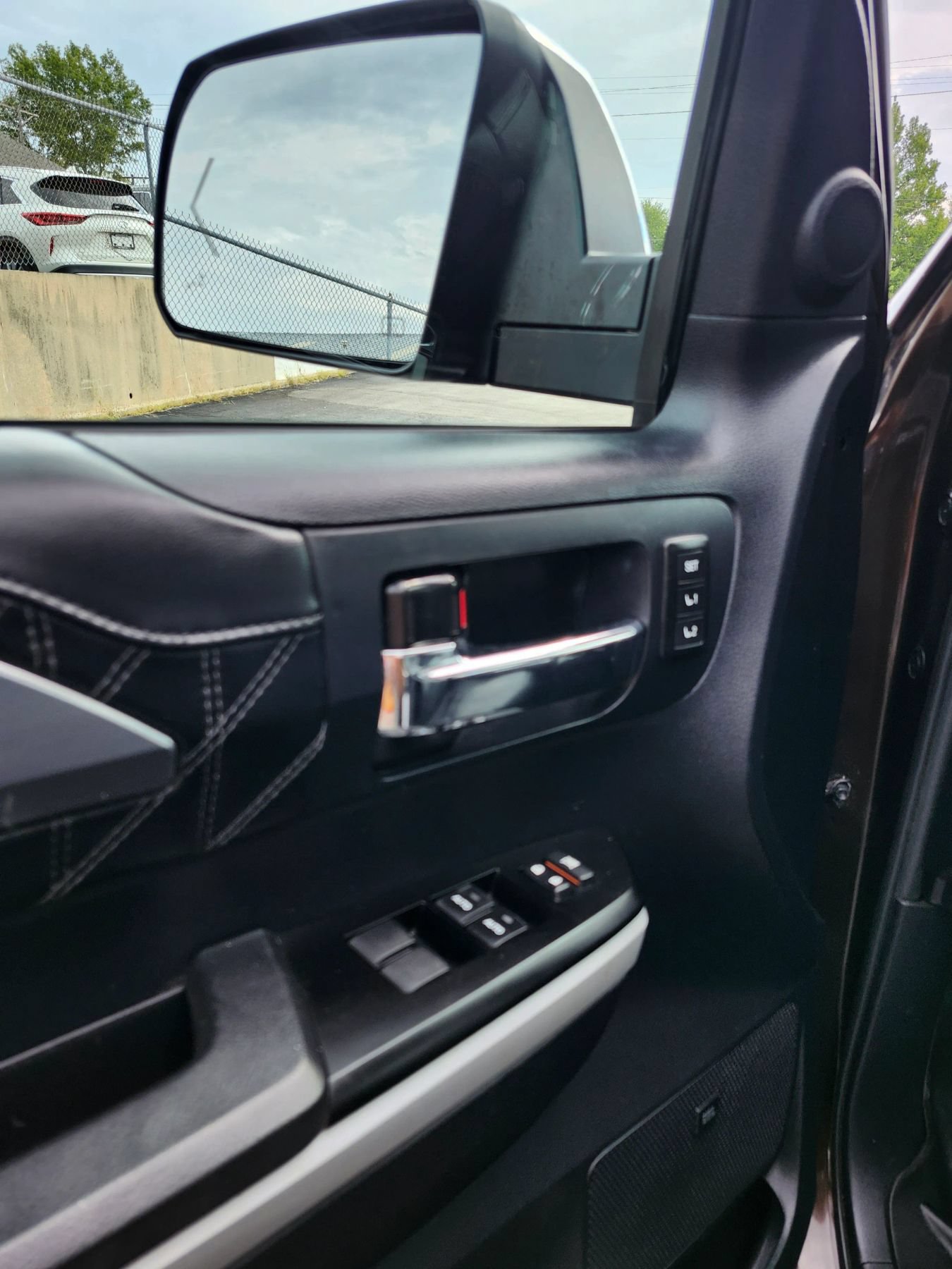 Used 2019 Toyota Tundra Platinum AWD/4WD image 34