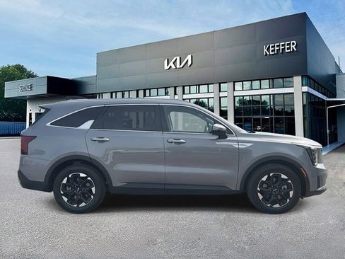 Certified 2024 Kia Sorento S image 9