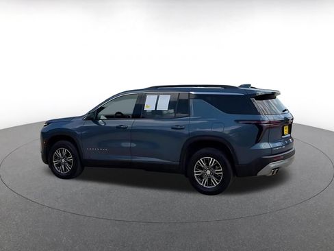 Used 2025 Chevrolet Traverse LT AWD/4WD image 4