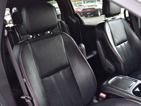 Used 2019 Dodge Grand Caravan GT image 18