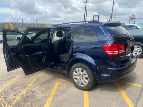 Used 2019 Dodge Journey SE FWD image 10