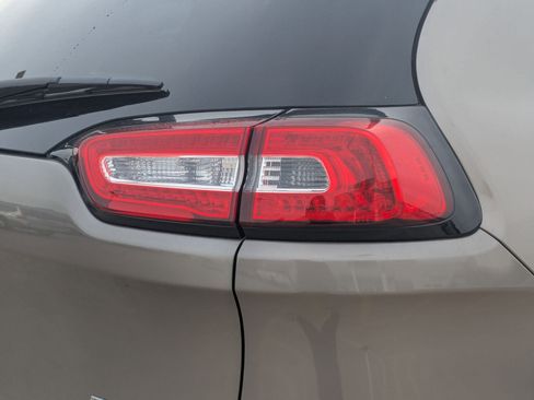 Used 2016 Jeep Cherokee Sport w/ Cold Weather Group image 12