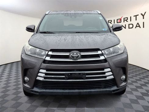 Used 2017 Toyota Highlander Limited Platinum image 2