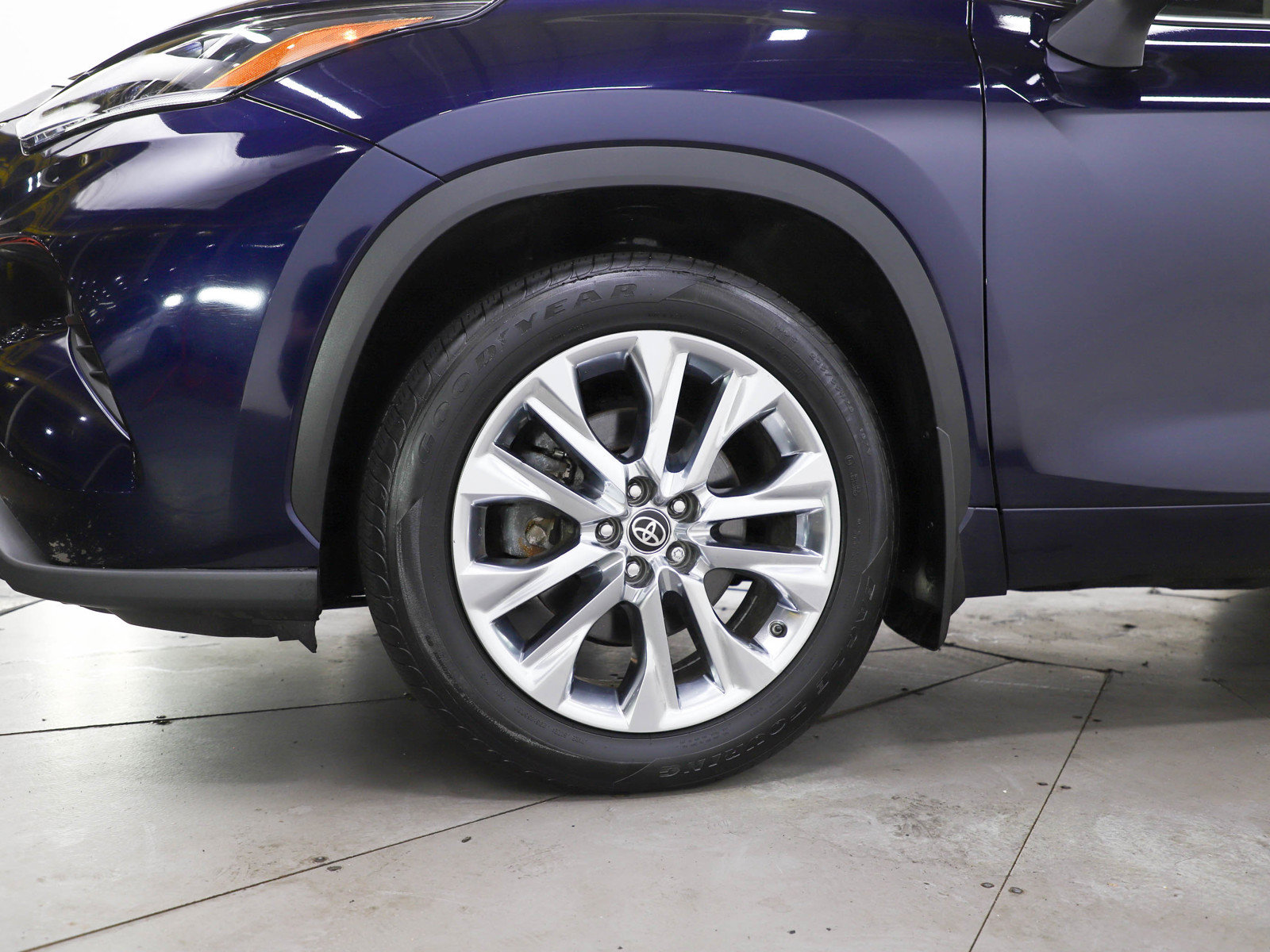 Used 2025 Toyota Highlander Limited AWD/4WD image 28
