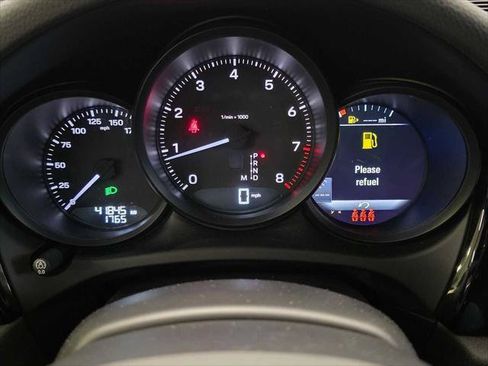 Used 2024 Porsche Macan AWD/4WD image 25