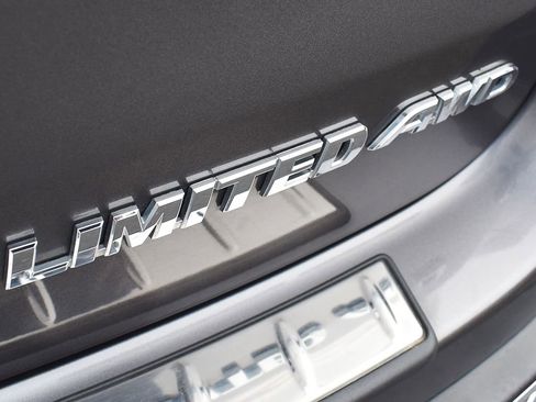 Used 2019 Toyota Highlander Limited image 9