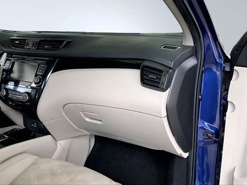 Used 2021 Nissan Rogue Sport SV w/ Technology Package FWD image 23