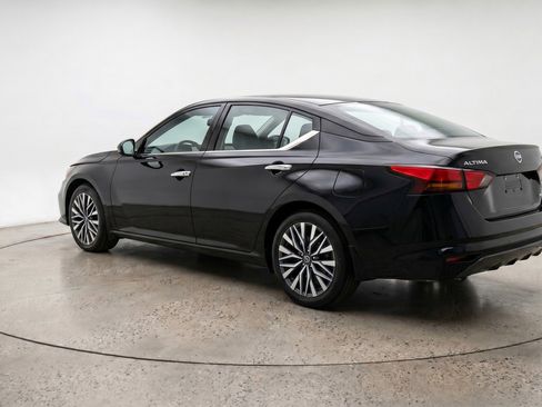 Used 2025 Nissan Altima 2.5 SV FWD image 6