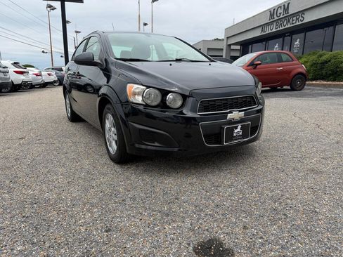 Used 2014 Chevrolet Sonic LT FWD image 2