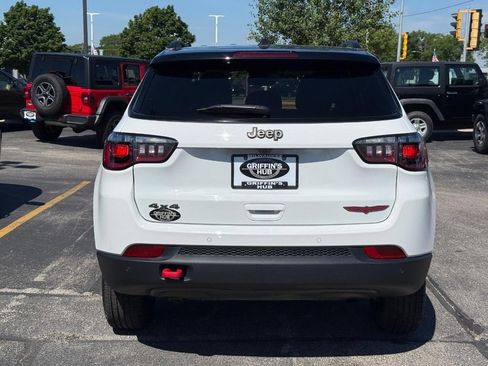 Used 2025 Jeep Compass Trailhawk AWD/4WD image 4