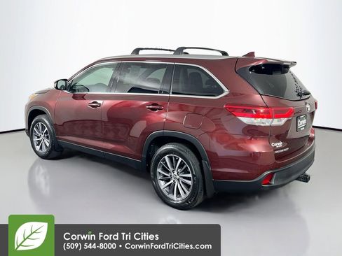 Used 2019 Toyota Highlander XLE AWD/4WD image 11