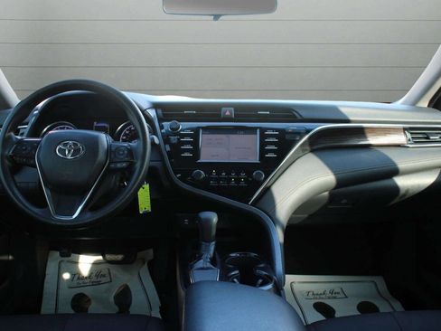 Used 2018 Toyota Camry LE image 17