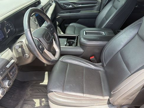 Used 2021 GMC Yukon Denali w/ Denali Premium Package AWD/4WD image 4