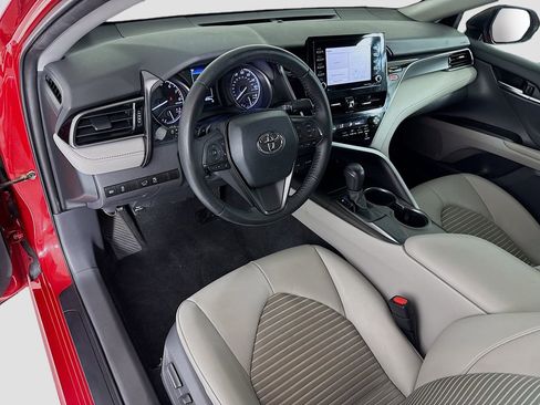 Used 2021 Toyota Camry SE w/ Carpet Mat Package (TMS) image 9