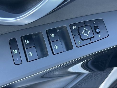 Certified 2025 Kia Niro EX image 35