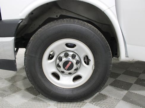 Used 2025 GMC Savana 3500 LT w/ LT Preferred Equipment Group RWD image 29