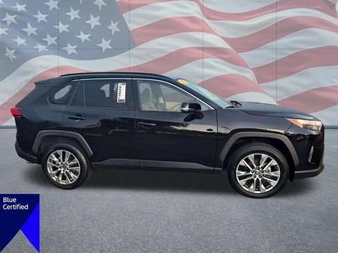 Used 2022 Toyota RAV4 XLE Premium FWD image 2