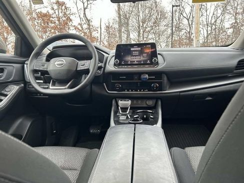 Used 2025 Nissan Rogue SV image 17