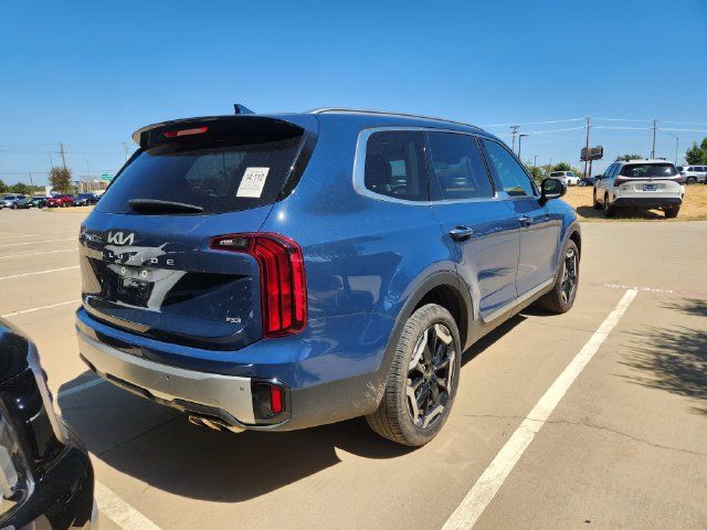 Certified 2024 Kia Telluride S w/ S Sunroof Package AWD/4WD image 4