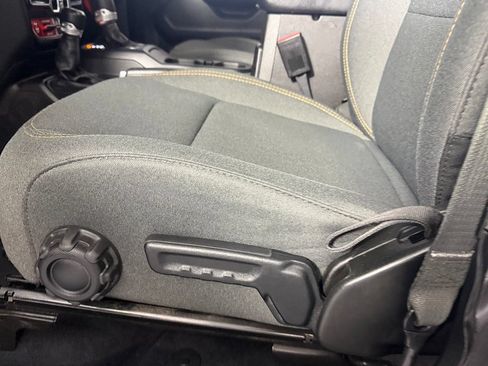 Used 2024 Jeep Wrangler Unlimited AWD/4WD image 21