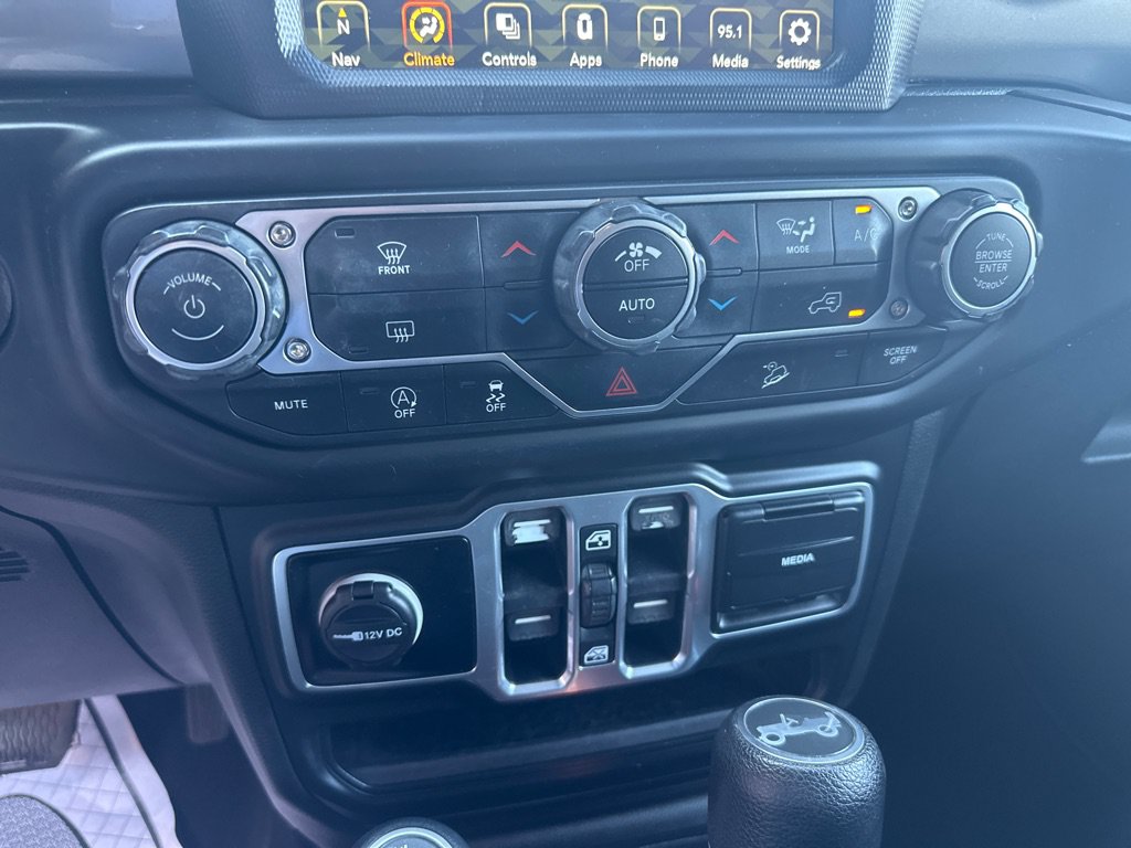 Used 2018 Jeep Wrangler Unlimited Sahara AWD/4WD image 23