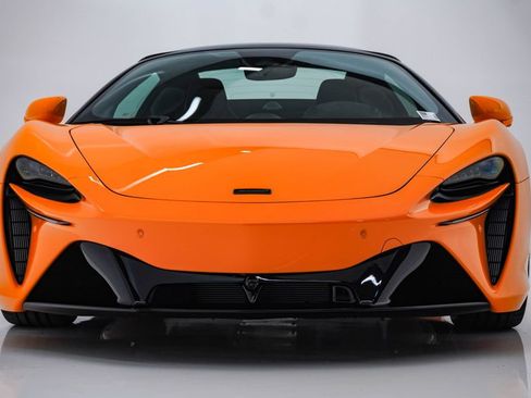 Used 2026 McLaren Artura Spider RWD image 7
