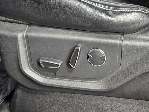 Used 2018 Ford F150 Lariat w/ Equipment Group 502A Luxury AWD/4WD image 31