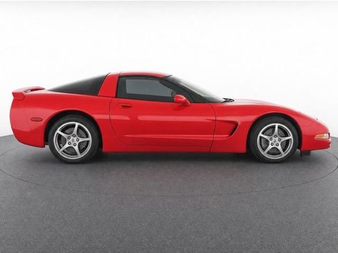 Used 2004 Chevrolet Corvette Coupe w/ Preferred Equipment Group RWD image 8