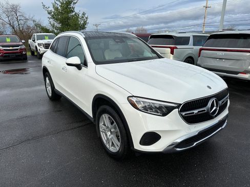 Used 2023 Mercedes-Benz GLC 300 4MATIC image 3