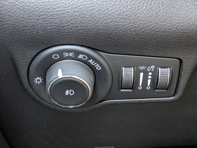 Certified 2023 Jeep Compass Latitude w/ Sun and Sound Group AWD/4WD image 26