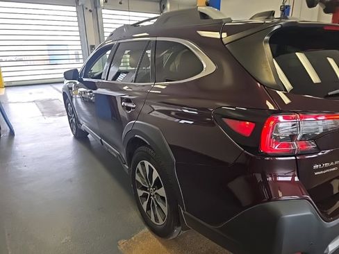 Used 2023 Subaru Outback Touring AWD/4WD image 5