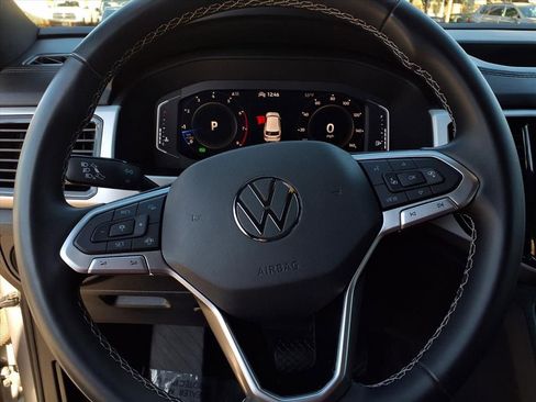 Certified 2022 Volkswagen Atlas Cross Sport SE image 13