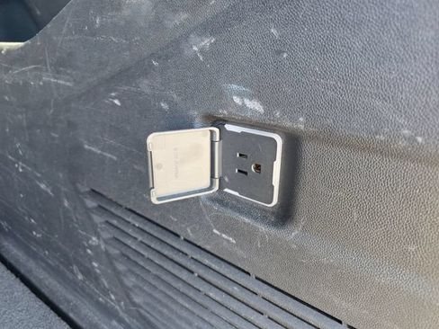 Used 2024 Chevrolet Suburban LT RWD image 32