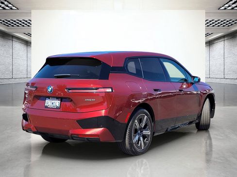 Used 2024 BMW iX xDrive50 w/ Sport Package AWD/4WD image 7