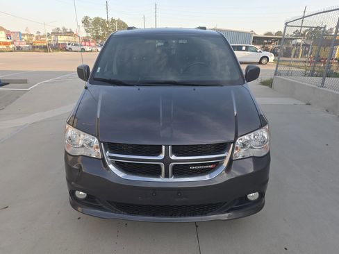 Used 2017 Dodge Grand Caravan SXT image 4
