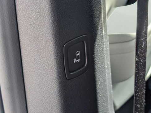 Certified 2024 Kia Carnival LX image 33