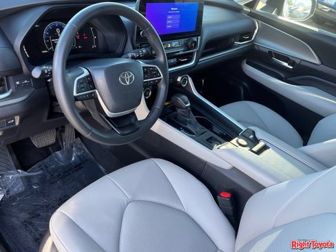 Certified 2025 Toyota Grand Highlander FWD image 20