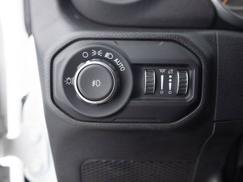 Used 2018 Jeep Wrangler Unlimited Sahara AWD/4WD image 36