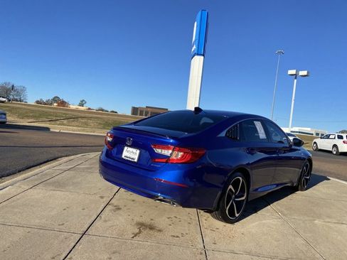 Used 2021 Honda Accord Sport image 10